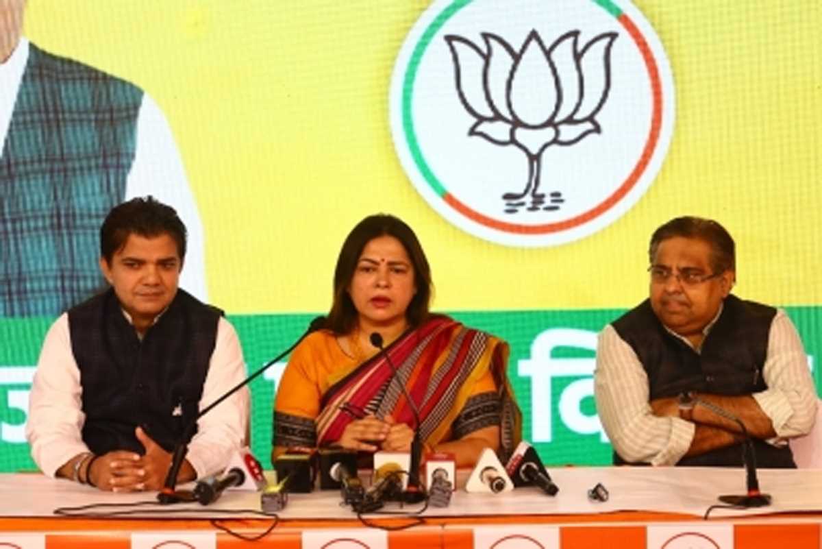 केजरीवाल के संरक्षण में सत्येन्द्र जैन ने जेल को रिजॉर्ट बना डाला : मीनाक्षी लेखी